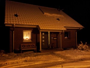 Haus im Schnee (2012-12-07 18:43)